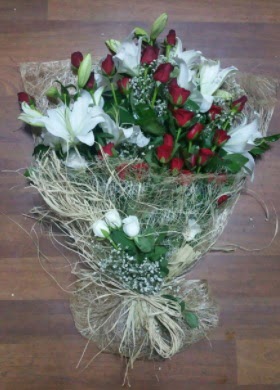 Kız isteme çiçekleri  İzmir Konak uluslararası çiçek gönderme  Kız söz nişan çiçeği