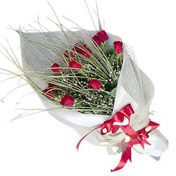  İzmir Konak internetten çiçek satışı  11 adet kirmizi gül buket- Her gönderim için ideal