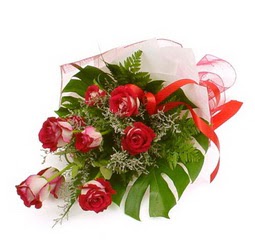 Çiçek gönder 9 adet kirmizi gül buketi  İzmir Konak online çiçekçi , çiçek siparişi 
