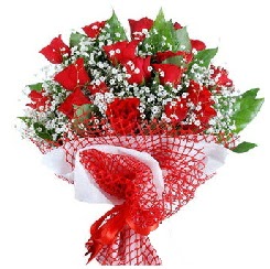 11 kırmızı gülden buket  İzmir Konak çiçek gönderme 