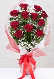 11 kırmızı gülden buket çiçeği  İzmir Konak çiçek gönderme 