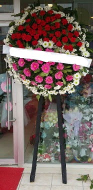 Cenaze çiçek modeli  İzmir Konak yurtiçi ve yurtdışı çiçek siparişi 